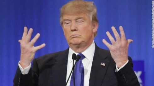 00160806-gop-debate-trump-hands