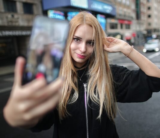 Usa-Cina: Trump non balla su TikTok, guerra alla Cina via app TikTok - Usa - Cina