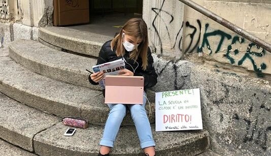 Covid, la ricaduta – Italia: DAD, Anita scende in piazza per andare a scuola Settimanale - ricaduta - Italia - DAD - Anita