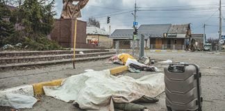 Ucraina: gli invasori avanzano, i mediatori si affollano 220307 Ucraina - civili uccisi