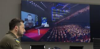 Ucraina: punto, uno Charlot tra Putin e Zelensky, inferno Donbass 220519 Ucraina - Zelensky - Cannes