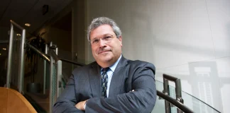 Usa 2024: – 335, Trump e il cammino verso la dittatura, secondo Kagan; Burgum fuori 231205 Usa 2024 335 - Kagan