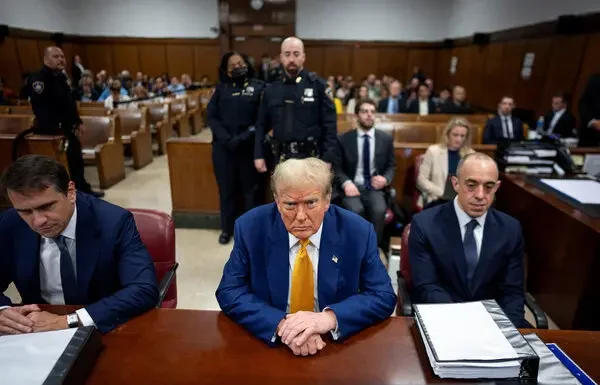 Usa 2024: + 64, Trump chiede alla Corte Suprema di bloccare la sua condanna 240503 Usa 2024 + 64 - Trump - processo - legali