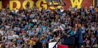 240724 - Usa 2024 103 - Harris - Wisconsin