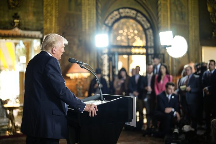 Trump cs Doug Mills The New York Times 250108 - Usa 2024 + 63 - Trump - conferenza stampa a Mar-a-lago
