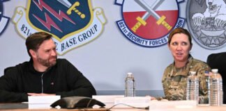 Trump 2: Ucraina, Iran, dazi, tre fronti negoziali aperti; controversie giudiziarie 250412 - Trump 2 - Groenlandia - Vance - Meyers