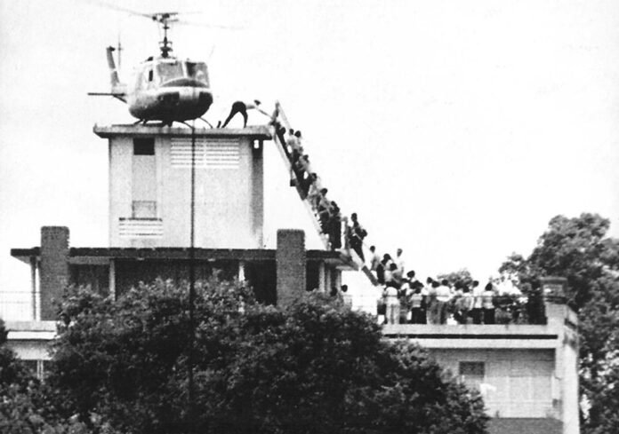 250420 - Vietnam - ultimo elicottero da Saigon