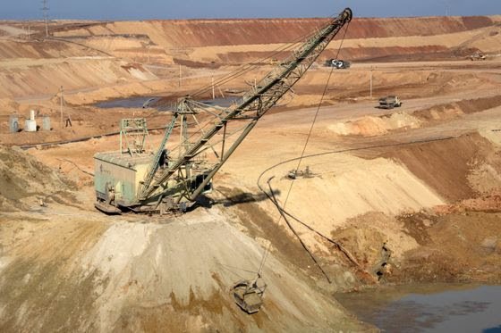 An open pit mine in Kirovohrad, Ukraine AP 250501 - guerre - Ucraina - miniera a cielo aperto