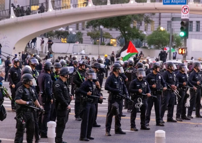 LAmigranti 250612 - Trump 2 - migranti - proteste