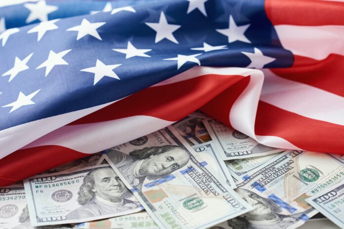 USA national flag and the dollar bills. Business and finance concept 250907 Usa - economia - Trump 2