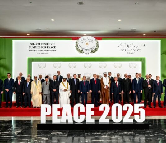 MO / Ucraina: un’Europa cortigiana, zerbino di Trump 251020 - Europa - Sharm - foto di famiglia