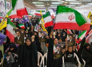 Iran: un complotto per uccidere Trump? Un’ipotesi che spiega qualche mistero 260710 Iramn - esequie - Khameney