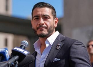 Midterm: tre mesi al voto, opposti estremismi penalizzano democratici e repubblicani 260805 Usa - midterm - primarie - Michigan - El-Sayed