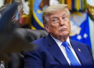 Iran: chiusa la finestra negoziale, Trump è nel pantano e minaccia l’Oman 260818 - Iran - Trump