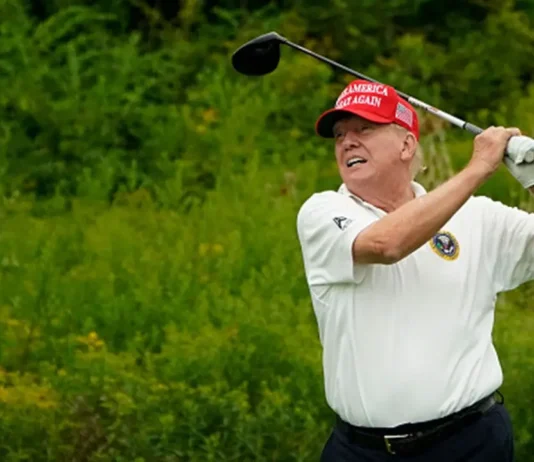 Iran: niente attacco, c’è accordo su Hormuz e nucleare, dice Trump; Teheran nega intesa 260803 Trump - golf - Iran