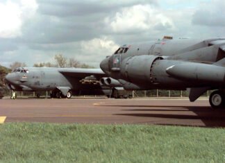 Guerre, punto: Usa ritira B-1 da Gbr, truppe da Iraq; Ucraina, ponti Kiev colpiti 261005 - guerre - base aerea Gbr Fairford - B52