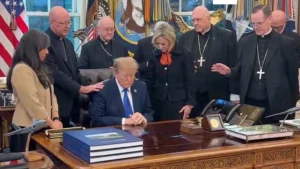 261027 - Trump - elezioni - vescovi cattolici - Studio Ovale
